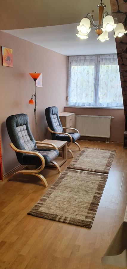 Venusz Apartman Cserkeszőlő Buitenkant foto