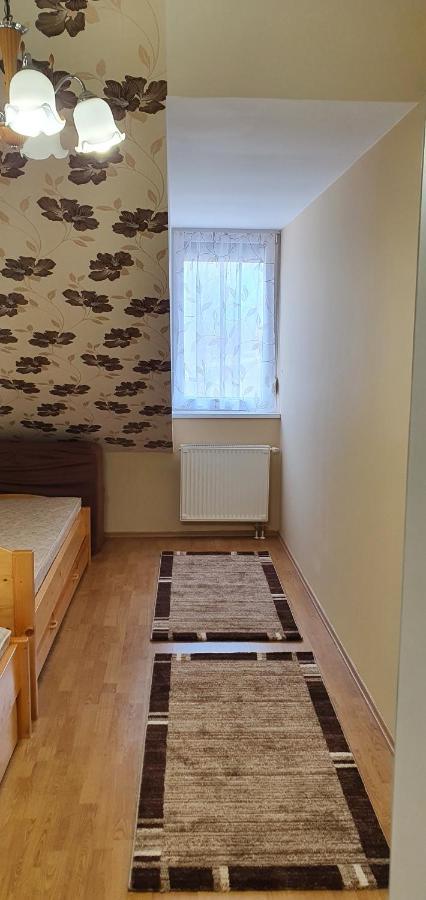Venusz Apartman Cserkeszőlő Buitenkant foto