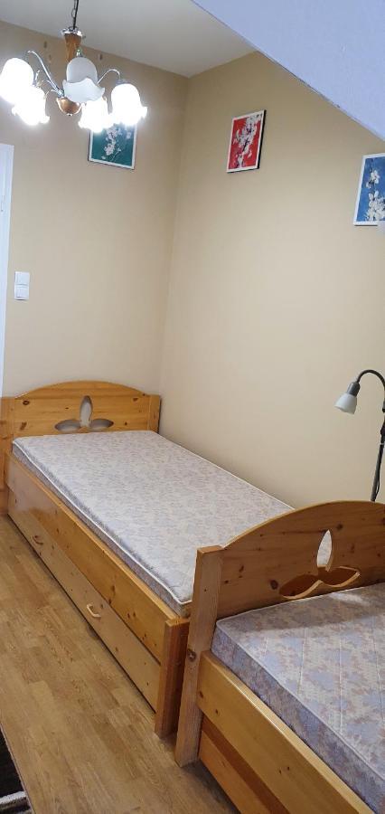 Venusz Apartman Cserkeszőlő Buitenkant foto