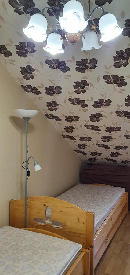 Venusz Apartman Cserkeszőlő Buitenkant foto