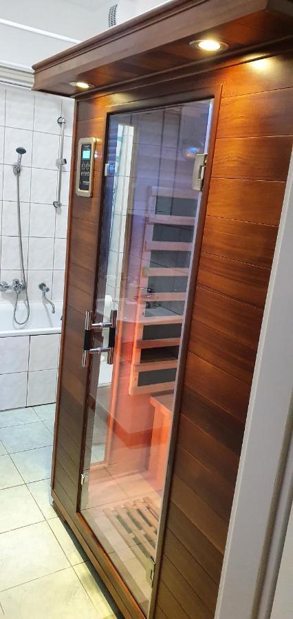 Venusz Apartman Cserkeszőlő Buitenkant foto