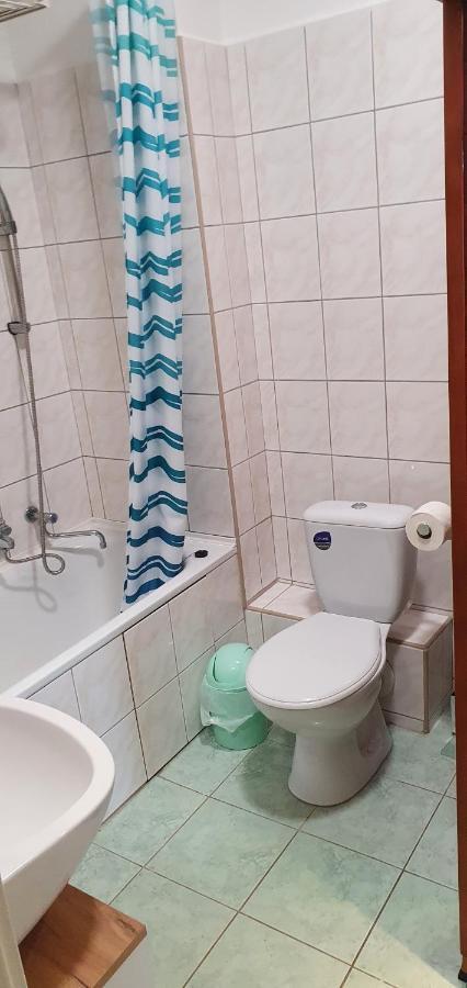 Venusz Apartman Cserkeszőlő Buitenkant foto